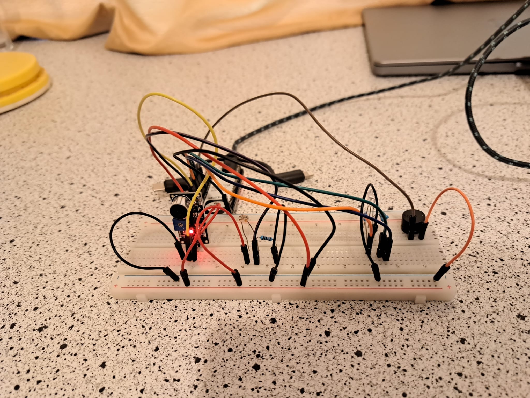 iothings:proiecte:2022sric:real-circuit-babymonitor-1.jpg