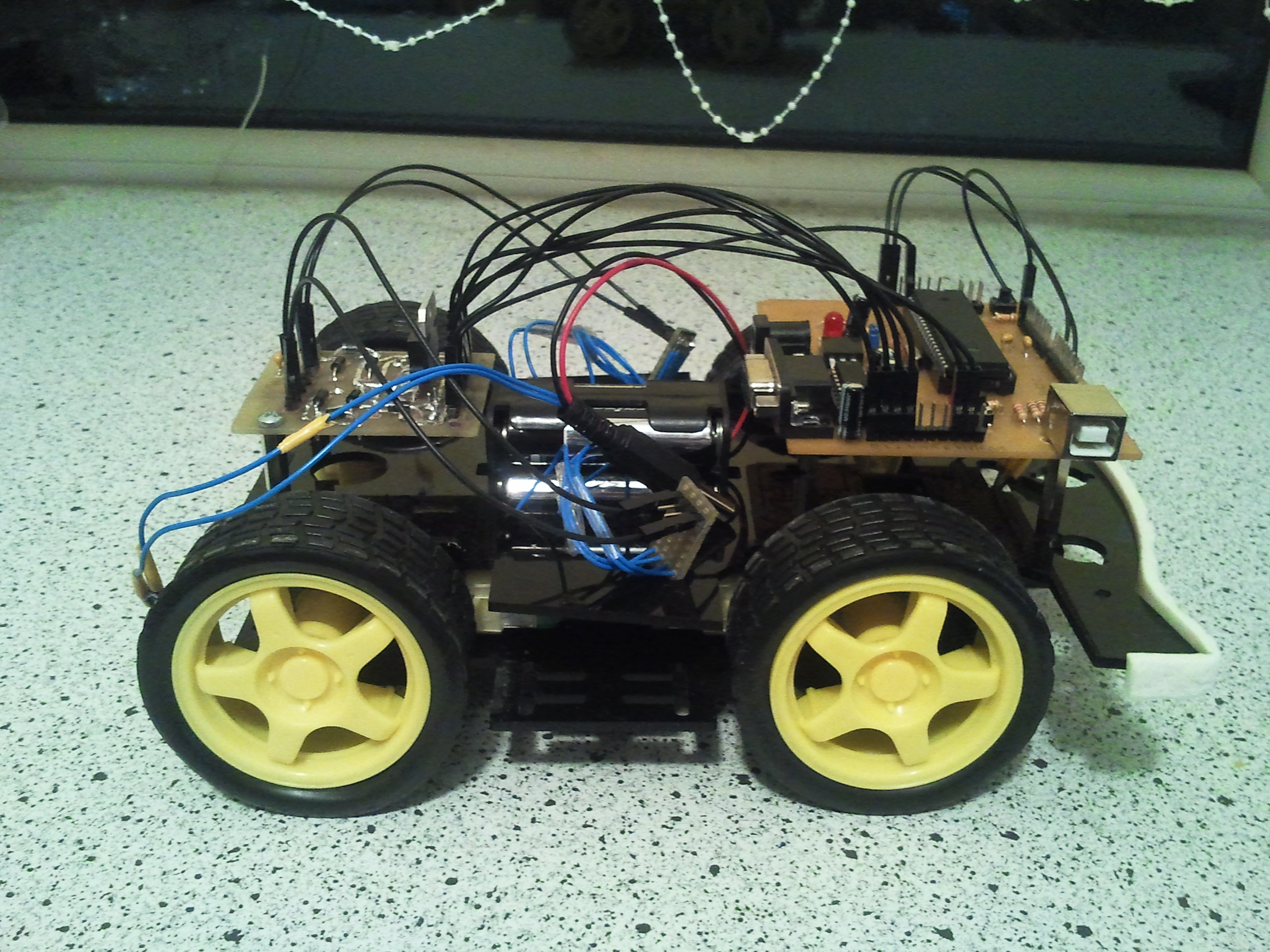 pm:prj2012:abostan:explore_rover2.jpg