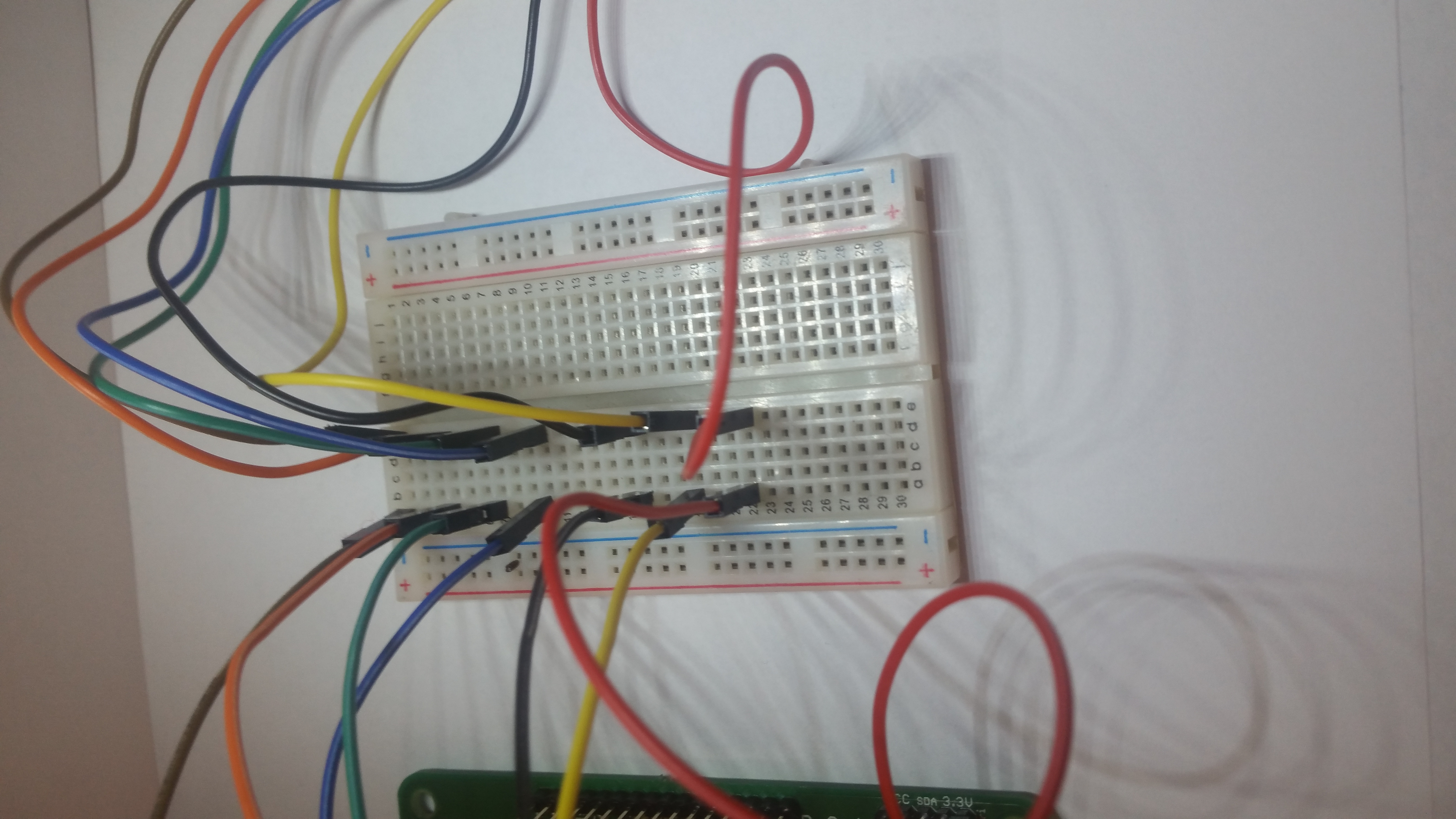  Breadboard-ul cu legatura intre placuta de baza si RC522