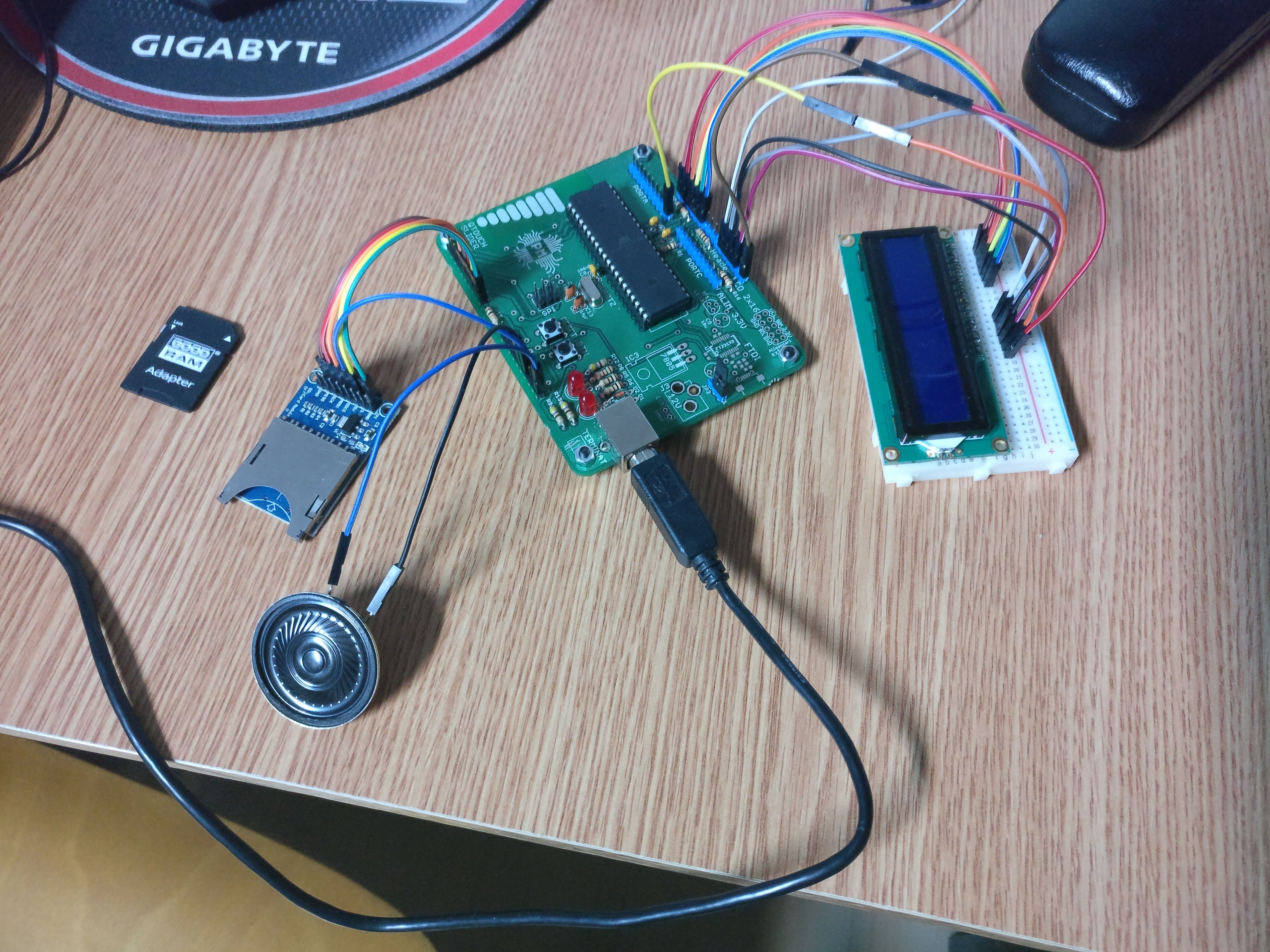  Hardware complet asamblat