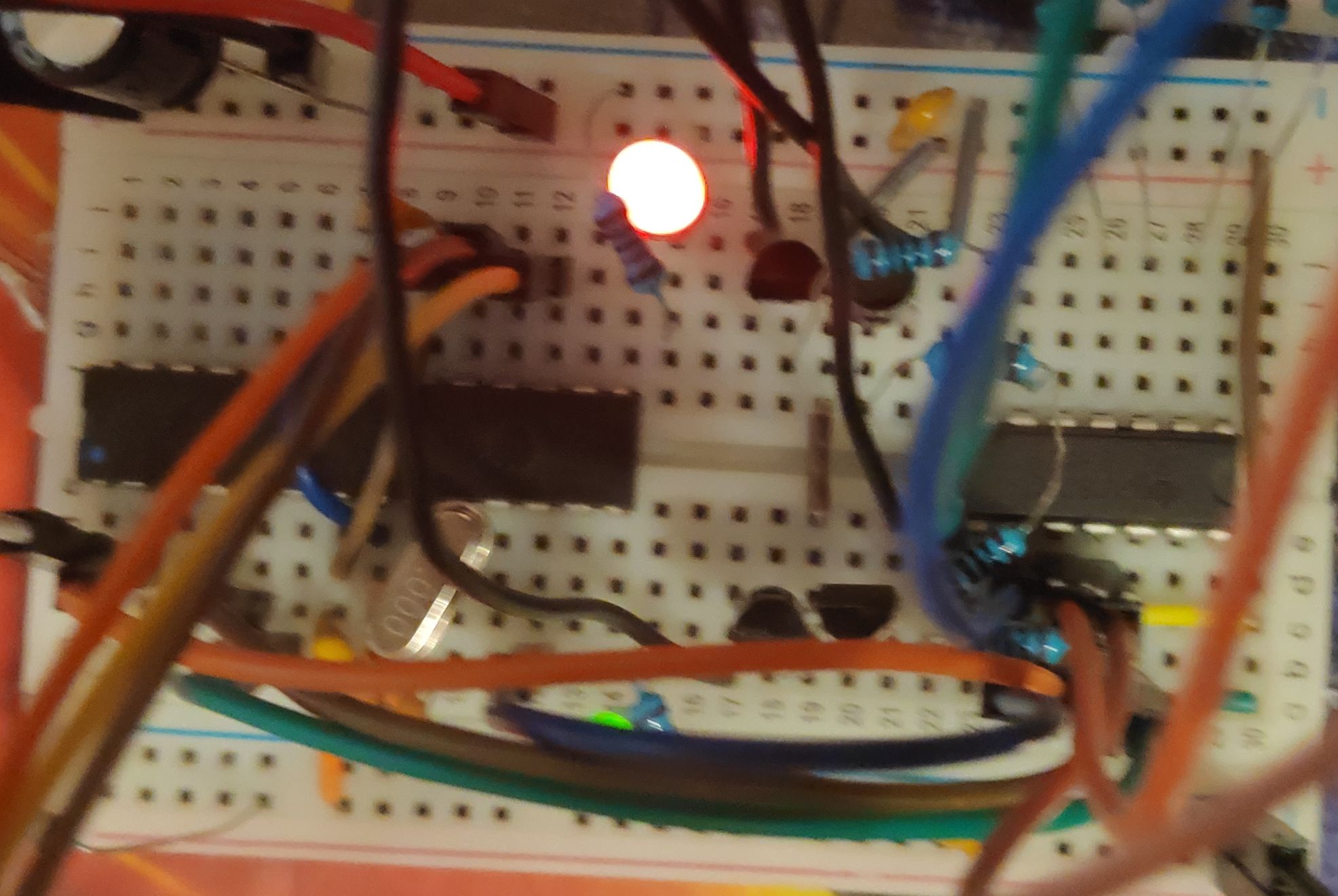 pm:prj2021:alazar:cristian_lungeanu:jurnal:4-atmega_anode.jpg
