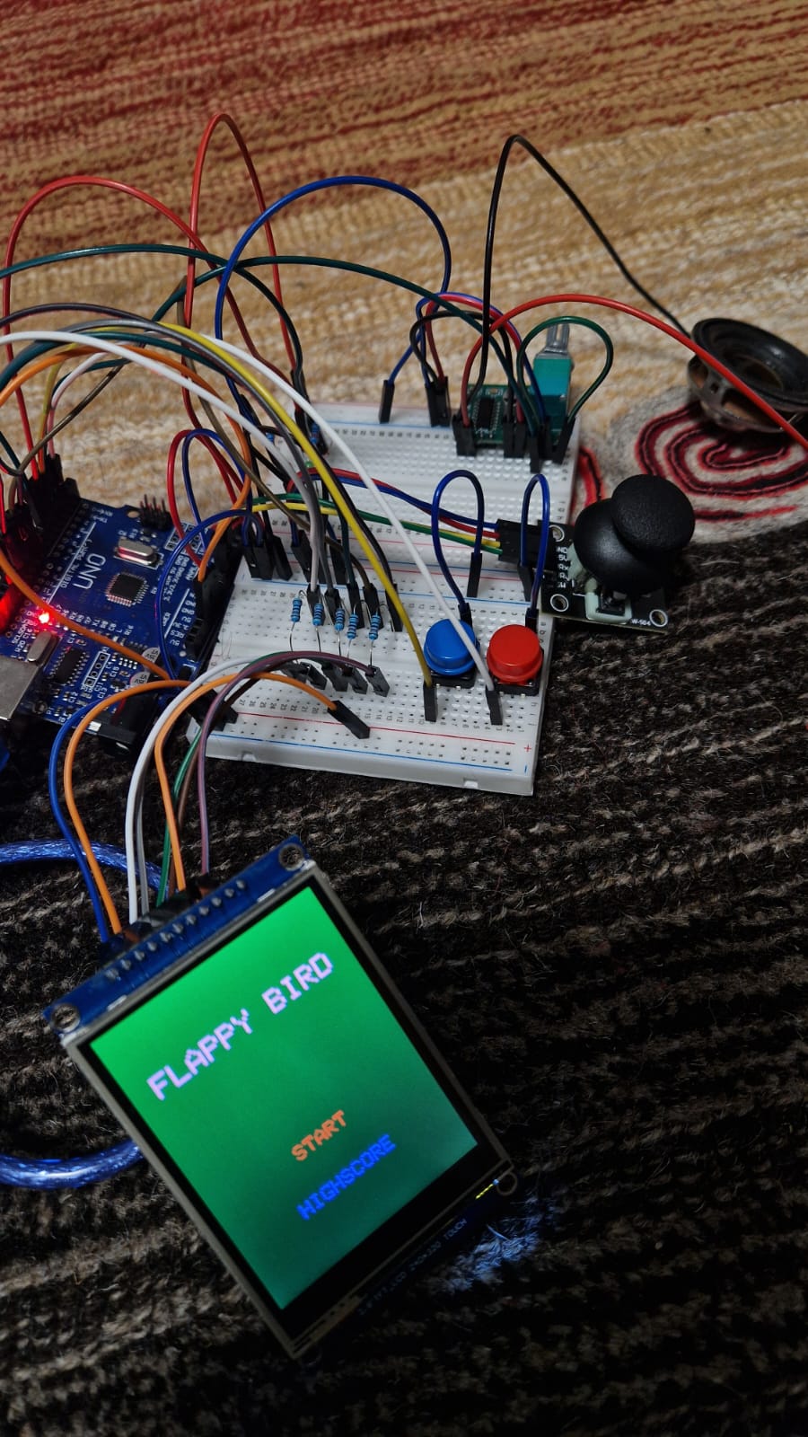 pm:prj2025:ajipa:flappybird_pozacircuit.jpeg