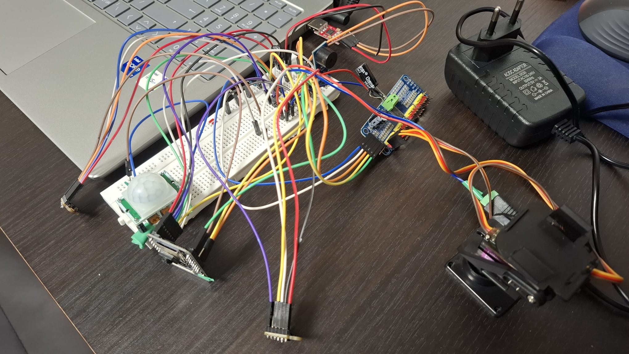 pm:prj2026:alexandru.jipa2803:hardware_v1.jpeg