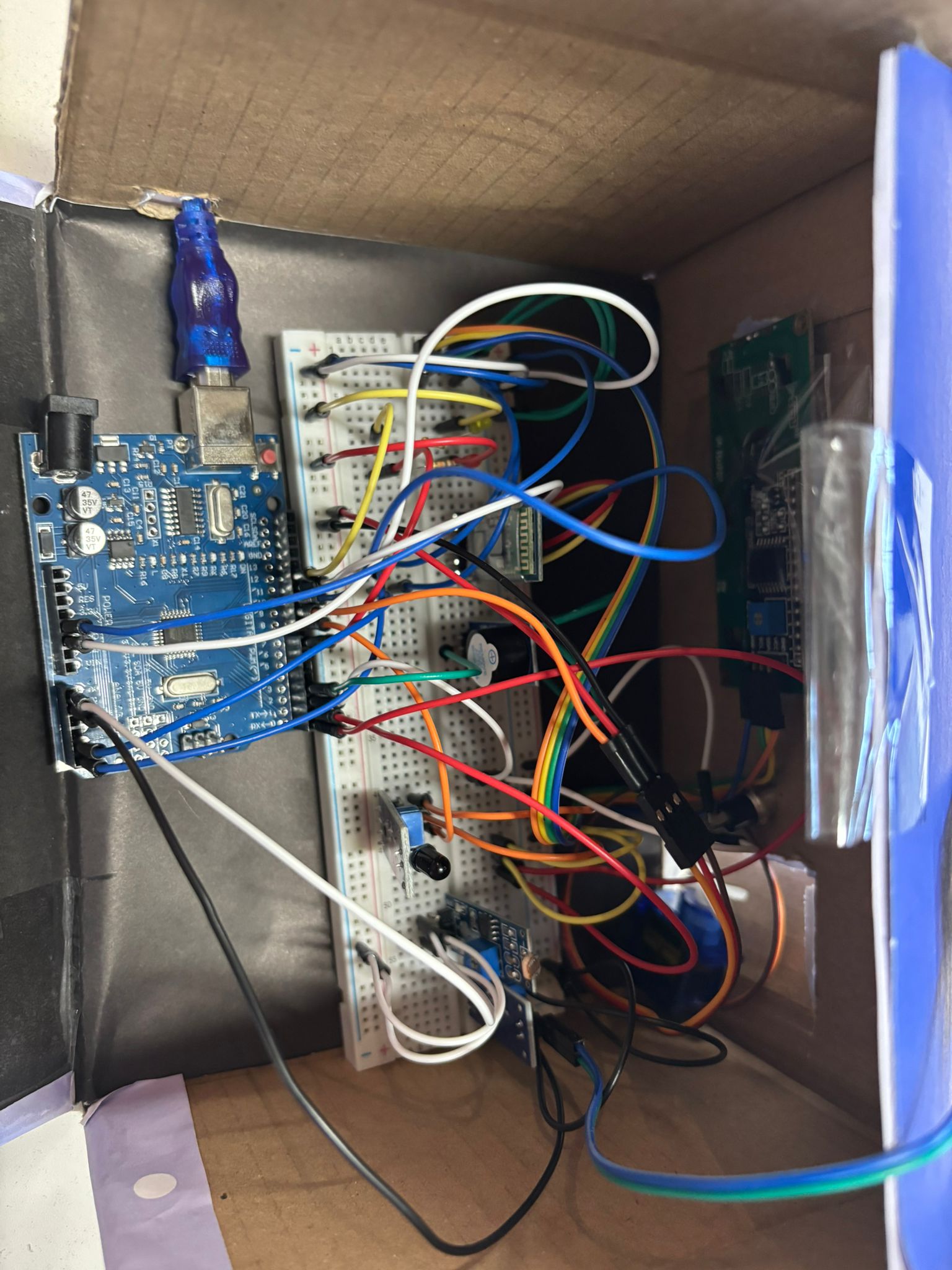 pm:prj2026:jan.vaduva:hardware_inside.jpeg