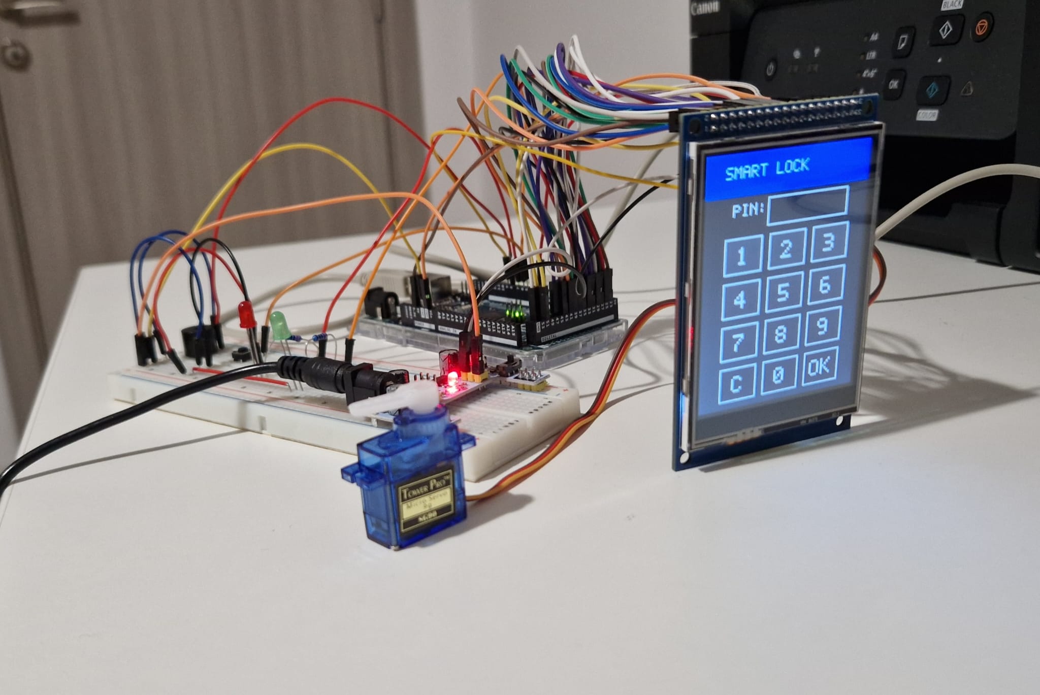pm:prj2026:tarik_ilhan.omer:smart-lock-photo.jpeg