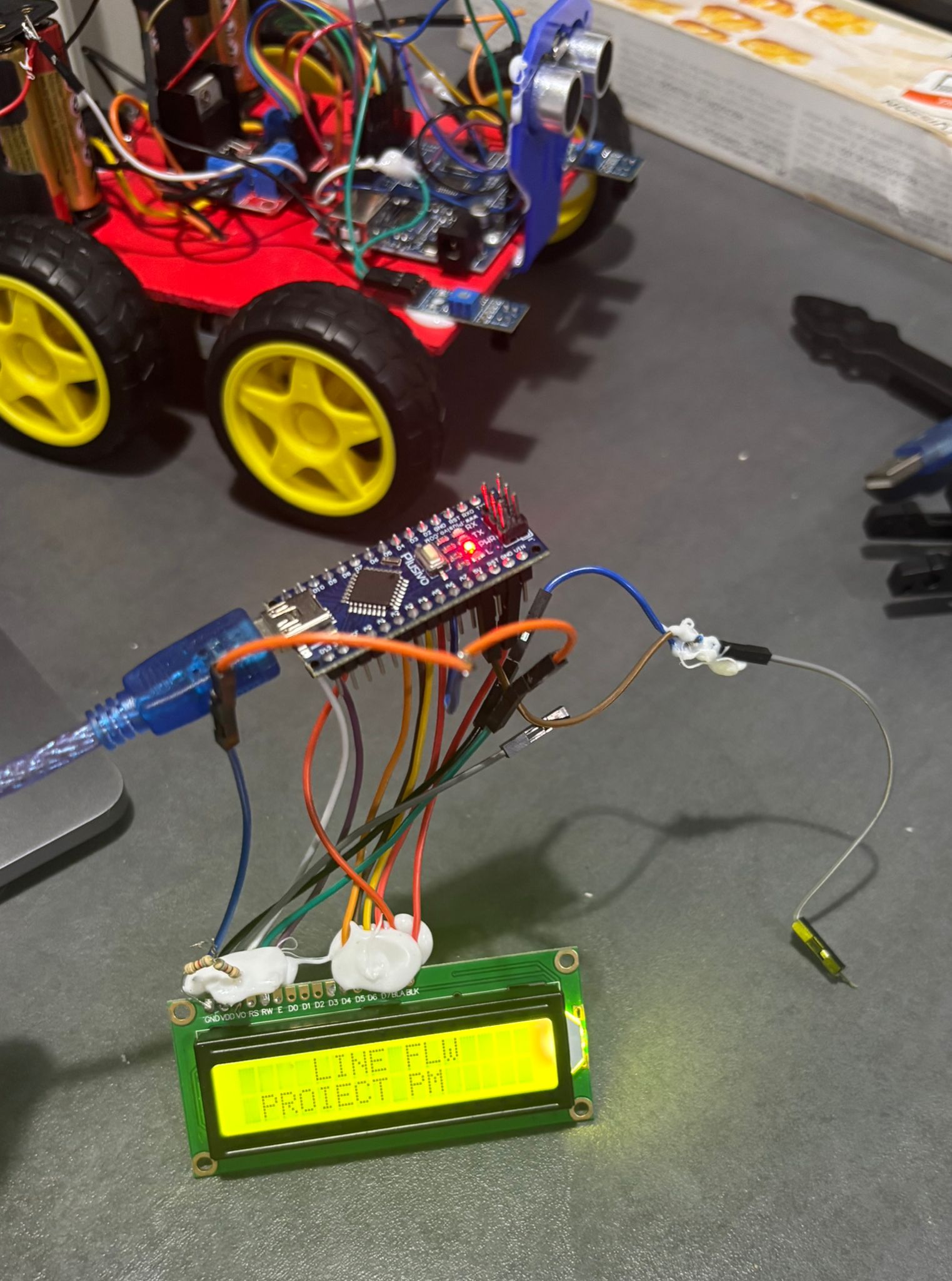  Vedere de ansamblu hardware robot 